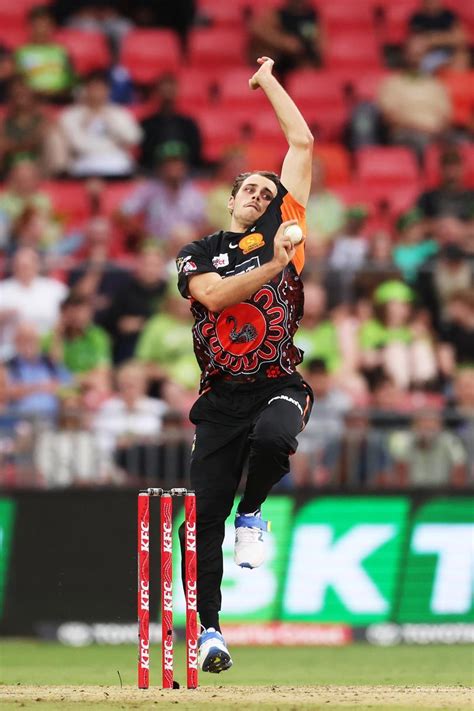 Big Bash League: Perth Scorchers crawl to victory over Sydney Thunder ...