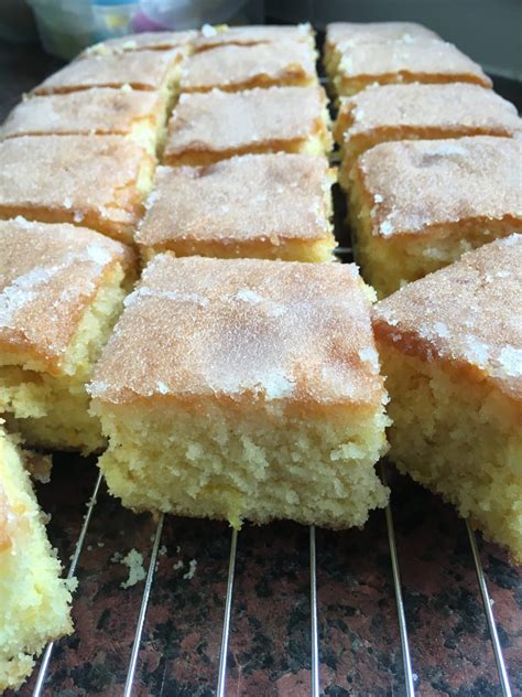 Mary Berry´s Lemon Drizzle Cake | Easy Traybake - TheUniCook