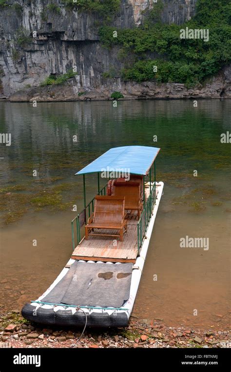 Bamboo raft in Li River Stock Photo - Alamy