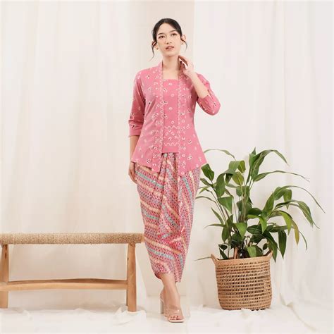 Jual Khalisa Batik Kebaya Kutu Baru Modern Jumputan Kinasih Pink By ...