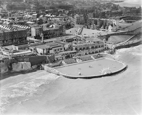 Cliftonville Bathing Pool (Margate Lido), Cliftonville, 1933 | Urban beach, Margate, Favorite places