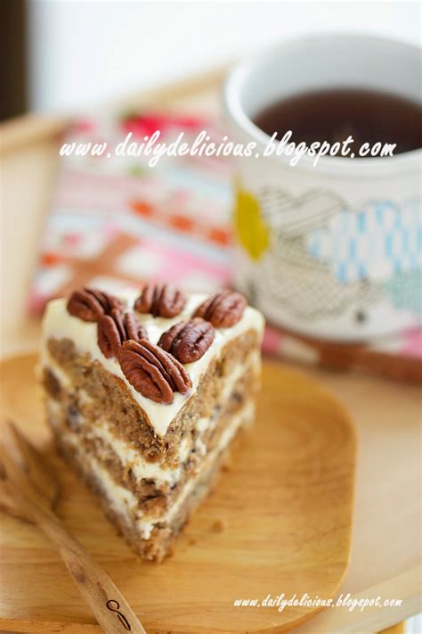 dailydelicious: Hummingbird cake with yogurt cream cheese frosting