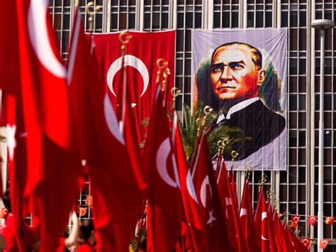 7 Fascinating Facts About History & Meaning of Turkish Flag