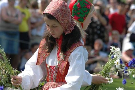 Midsummer traditions at Skansen - Skansen