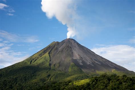 La Fortuna & Arenal Volcano Travel Guide: Hotels, Hot Springs, Zip Lines - Costa Rica TripKit