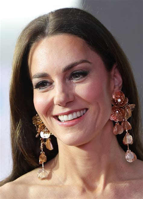 Kate Middleton Makes Her First Appearance on the BAFTAs Red Carpet as ...