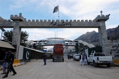 Pakistan reopens Afghanistan border crossing held by Taliban | Inquirer ...