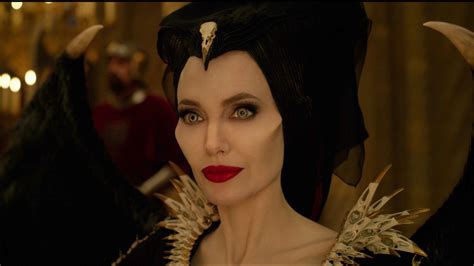 'Maleficent 2': Angelina Jolie's deep-red lips were worth fighting for