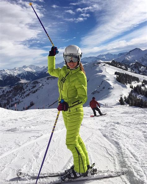 33 Cutest Ski Outfits To Look Stylish On The Slopes This Winter - Hello Bombshell!