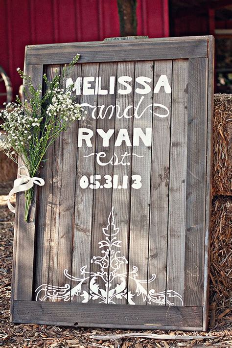 10 Best DIY Wedding Signs | WeddingMix