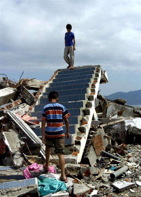 Free picture: tsunami, math, Indonesia, destroyed, housing, boys, destroyed, stairs, house