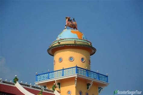 Nghinh Phong Dai in Tay Ninh Cao Dai temple - Scooter Saigon Tours