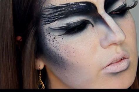 Black swan make up | Black swan makeup, New makeup ideas, Halloween eye makeup