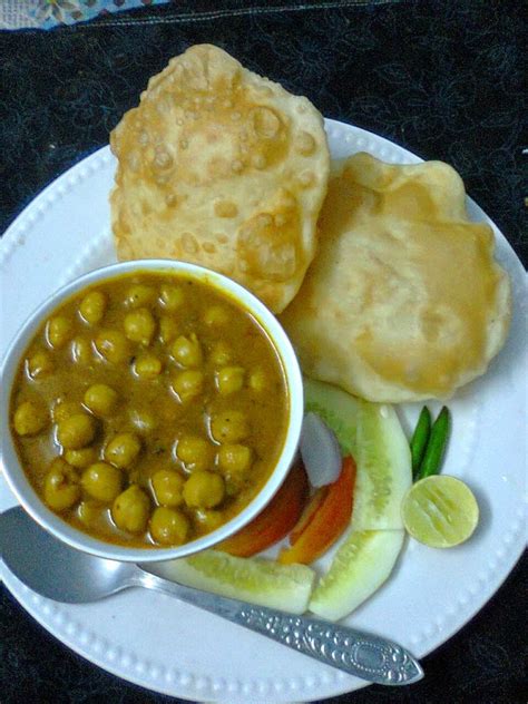 Easy Chana Bhatura Recipe/ Punjabi Chole Bhature.