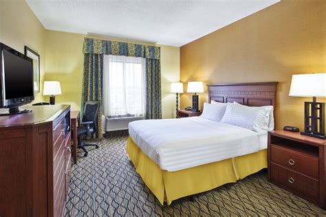 Holiday Inn Express Hotel & Suites Belleville, an IHG Hotel Belleville ...