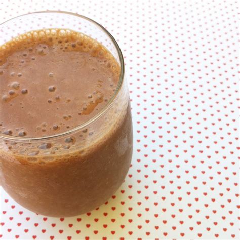 A Simply Raw Life: RAW: CHOCOLATE BANANA SHAKE