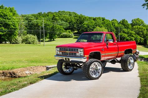 BIG TRUCK BUYER’S GUIDE | All the Options for Lifting Your C10 - Street Trucks