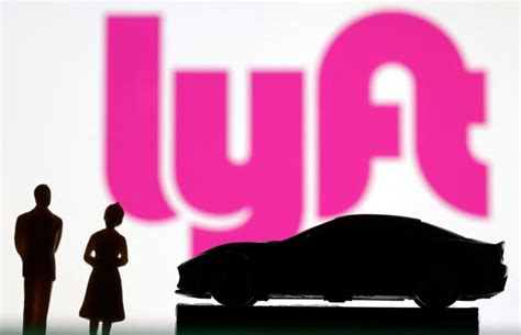 Lyft's Pink subscription plan is back with a lower $10 fee (and fewer ...