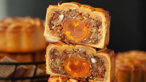 Travel Vietnam: Experience the Heartwarming Flavors of Mid-Autumn Mooncakes