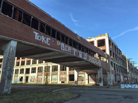 Dearly Departed Tours Hollywood: The Detroit Packard Plant - What I did ...