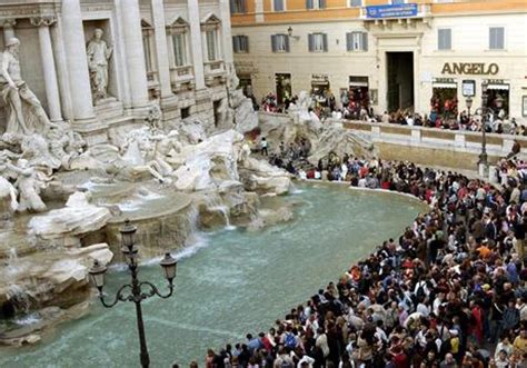 Cuánto dinero se saca de la Fontana di Trevi, uno de los lugares más turísticos del mundo | La ...