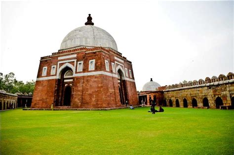 Tughlaqabad Fort, Delhi Timing, Images, History, Stories