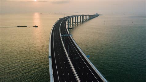 Roadway bridge in China collapses, sending two vehicles into river ...