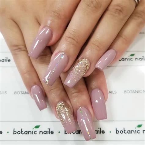 21 Chic Pink And Gold Nails Designs | NailDesignsJournal.com