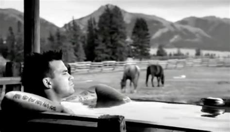 Robbie Williams - Feel (Official Video) | Robbie williams, Robbie, Music songs