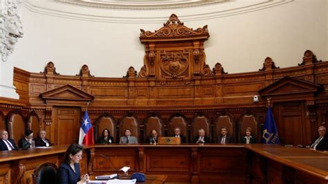 La Corte Suprema de Chile expulsa de la carrera judicial a dos jueces ...