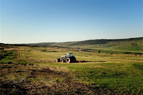 Farming the Prairies :: Canadian Industrial Heritage Centre (CIHC)