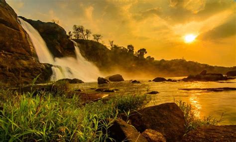 6 Breathtaking Kerala Waterfalls You Must Visit | MakeMyTrip Blog