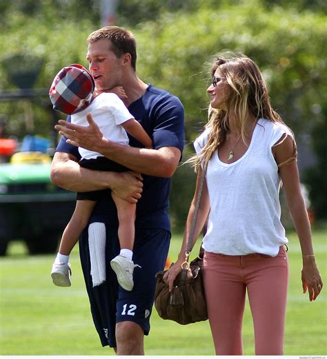 Tom Brady with his Family | Super WAGS - Hottest Wives and Girlfriends ...