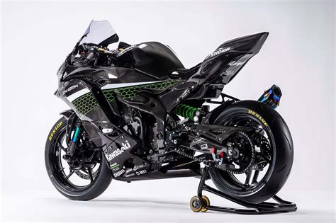 More Photos of that Sexy Carbon Fiber Kawasaki Ninja ZX-25R - Asphalt & Rubber