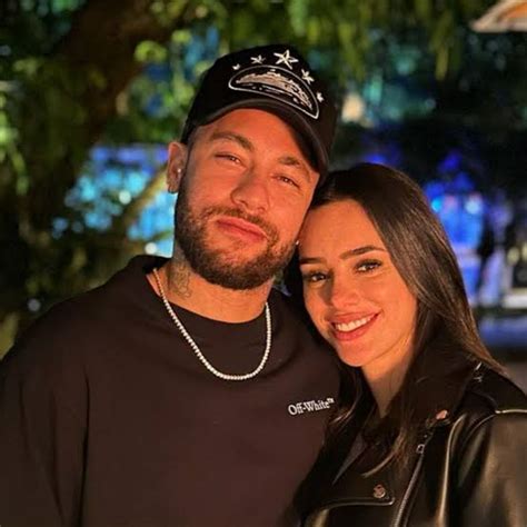 Neymar shares a public apology to his pregnant girlfriend on Instagram