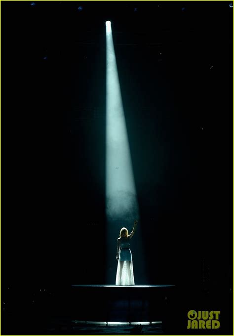 Carrie Underwood Gives Stunning Final Performance on 'American Idol ...