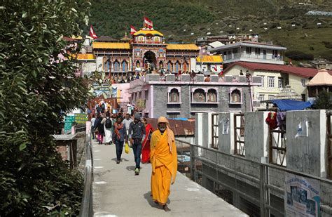 Badrinath Temple in Uttarakhand: The Complete Guide