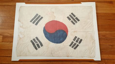 South Korean flag from the Korean War (Real) : r/vexillology