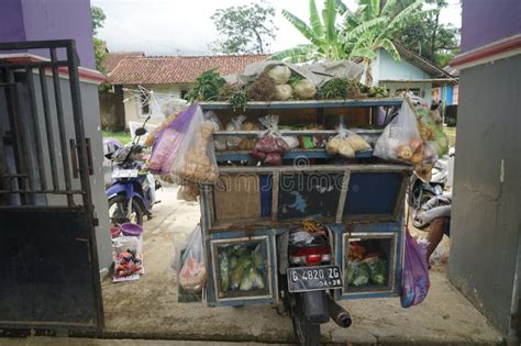 Traditional Vegetable Seller Cart in Indonesia Editorial Photo - Image ...