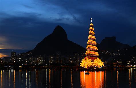 Christmas tree in the Lagoa Rodrigo de Freitas in Rio de J… | Flickr