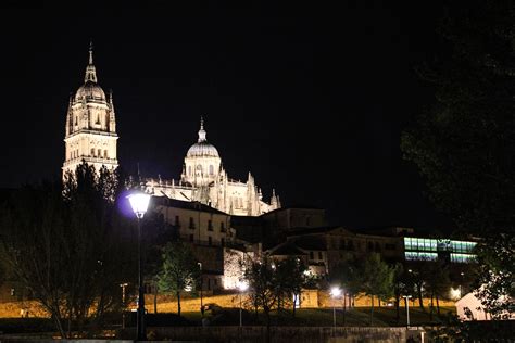 Salamanca at night | Cologne cathedral, Salamanca, Cathedral