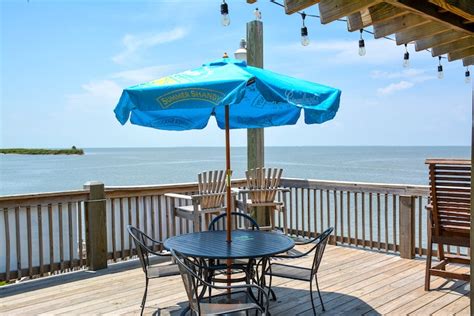 GALVESTON.COM: Stingaree Restaurant & Marina - Crystal Beach, TX