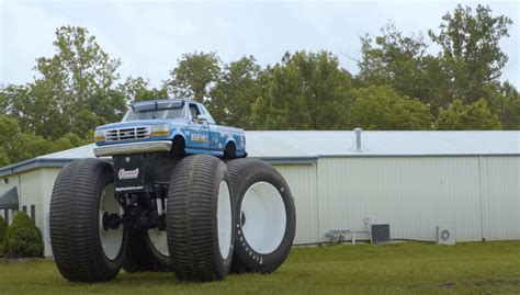 Bigfoot #5 With Regular-Sized Tires Is Quite a Silly Sight - autoevolution