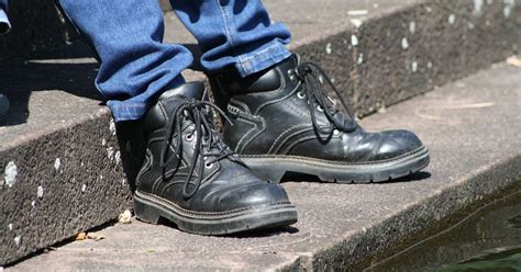 Where and When To Wear Steel Toe Shoes - SafeWork Insider