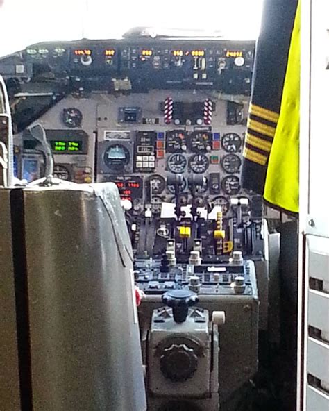 . Cockpit view McDonnell Douglas MD-82 ️Super80 . . Un sueño • • • • La ...