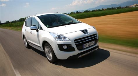 Peugeot 3008 Hybrid4 (2011) review | CAR Magazine