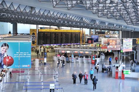 Frankfurt Airport Terminal 1 Editorial Stock Photo - Image of board, people: 22189548