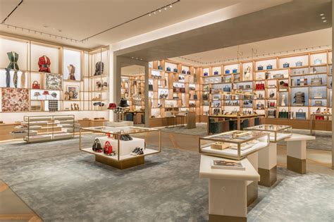 Paris : Dior ouvre une nouvelle boutique grandiose sur les Champs-Élysées - Marie Claire Belgique