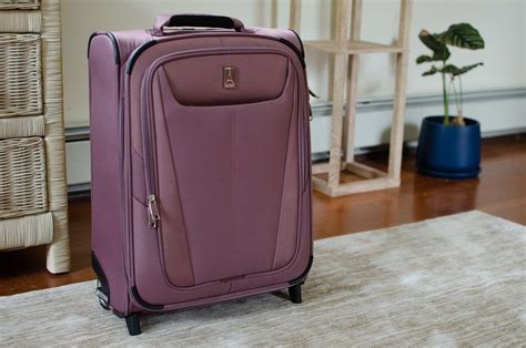 Travelpro Maxlite 5 International Expandable Carry-On Spinner Review