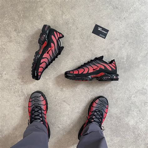 NIKE AIR MAX PLUS TN - RED REFLECTIVE